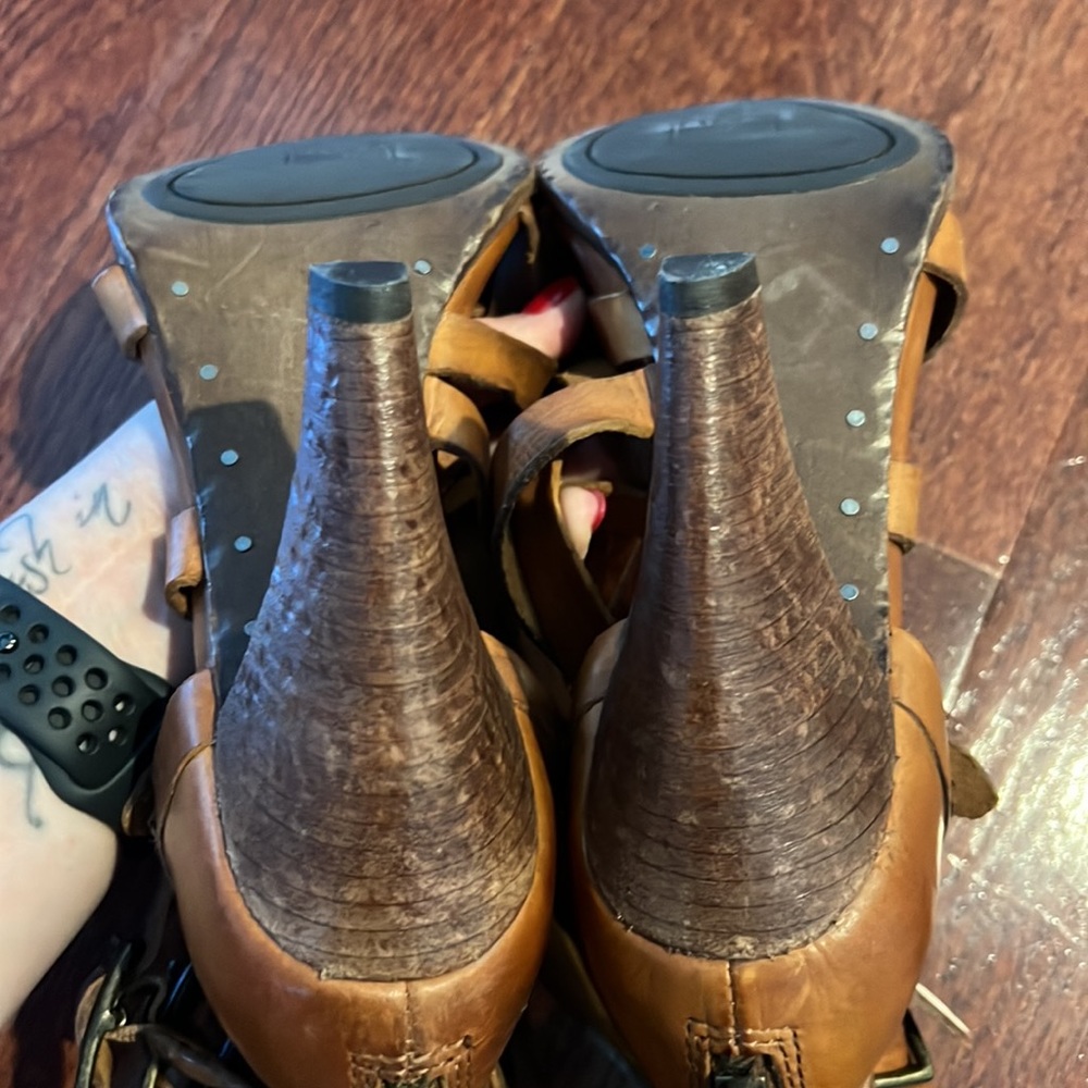 FRYE brown leather stewpot Moto heels w buckle, size 7.5 - Picture 4 of 10